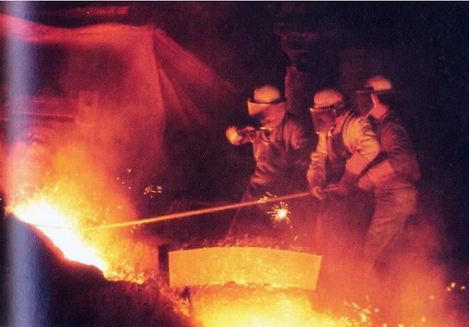 coulée de ferro-manganèse au HF 1, 1986, photo A. SIMON, cliquez pour agrandir