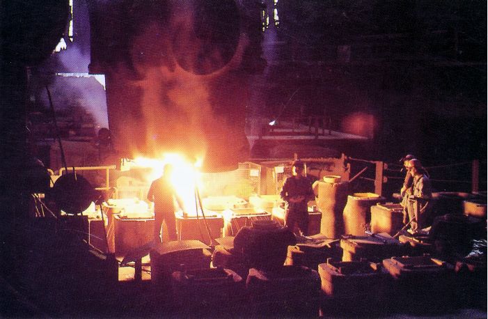 aciérie, coulée en lingotières, mai 1986, photo A. SIMON, cliquez pour agrandir